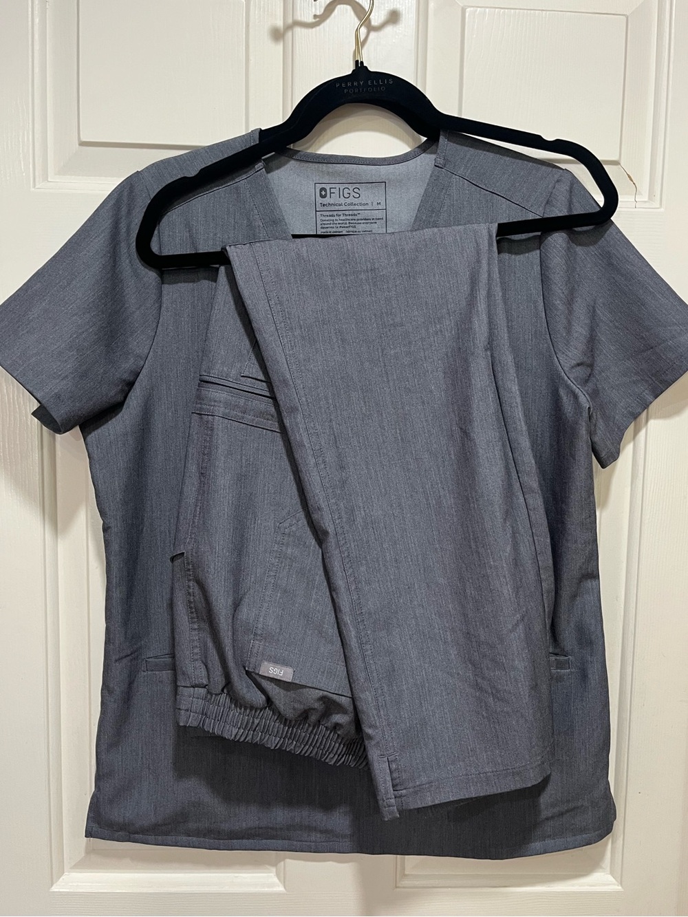 Figs Heather Gray Scrub Top and Pants Set in size MEDIUM